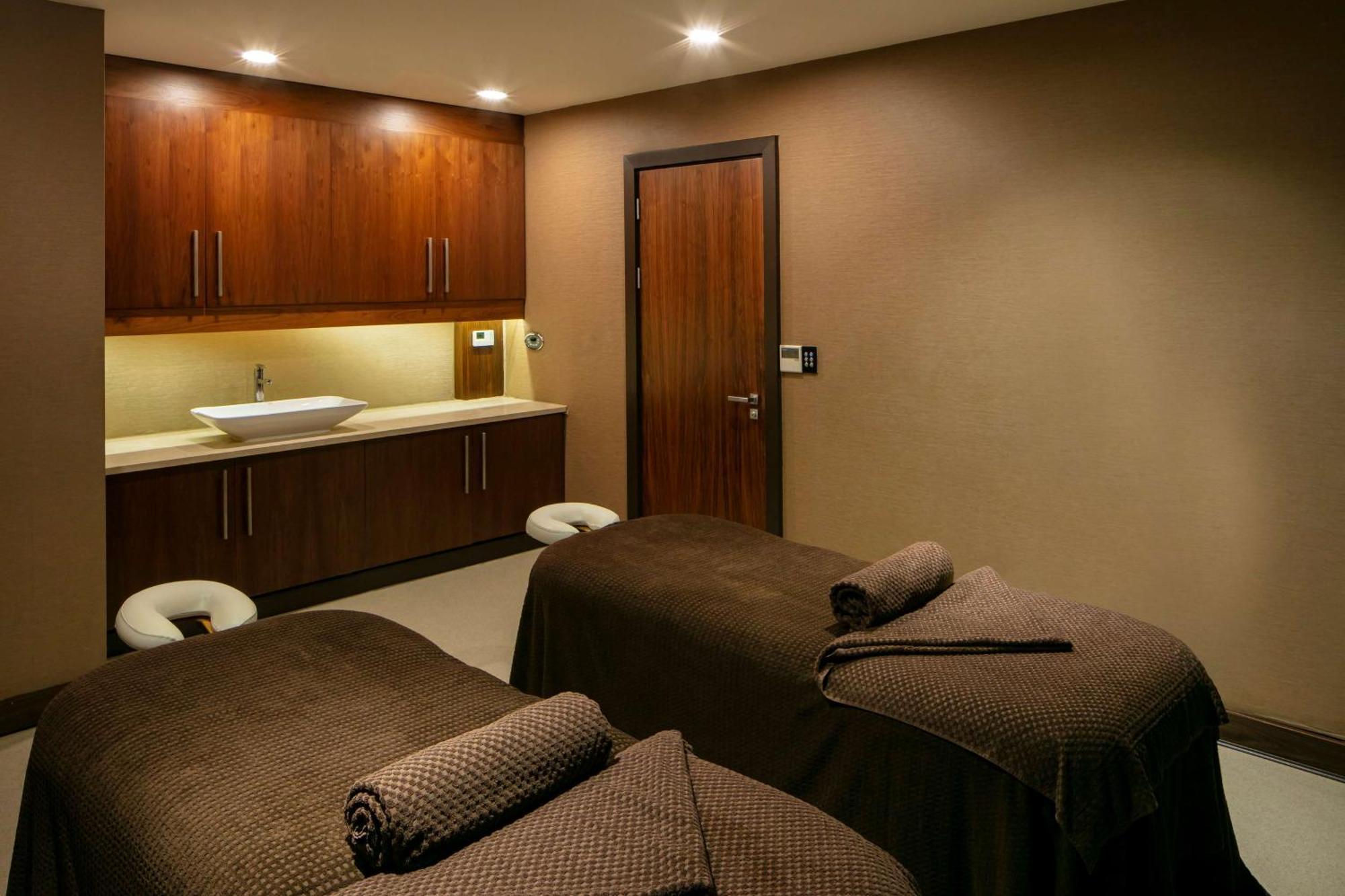 Doubletree By Hilton Chester Ngoại thất bức ảnh