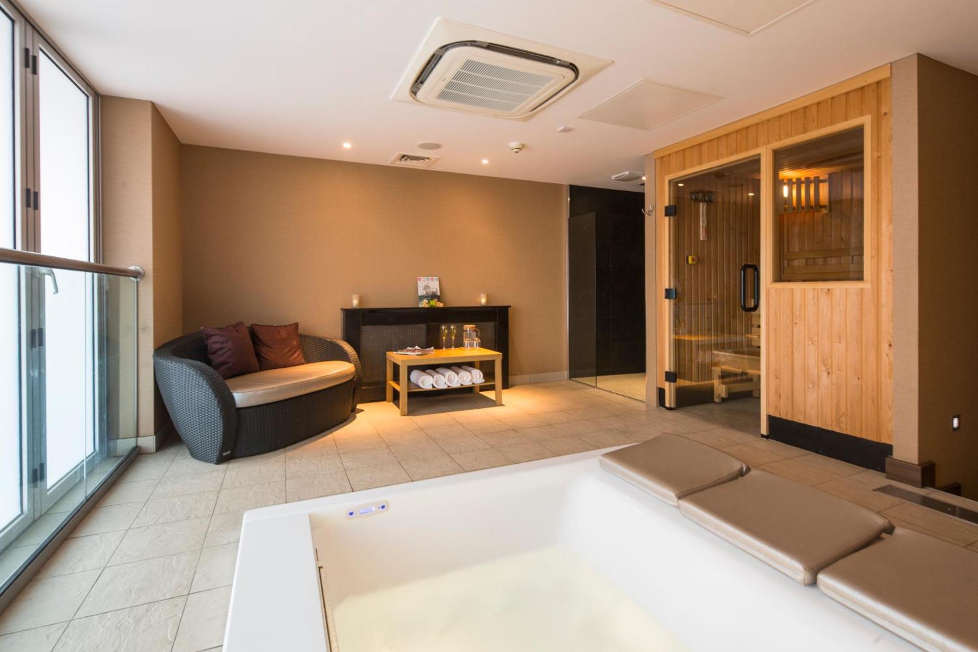 Doubletree By Hilton Chester Ngoại thất bức ảnh